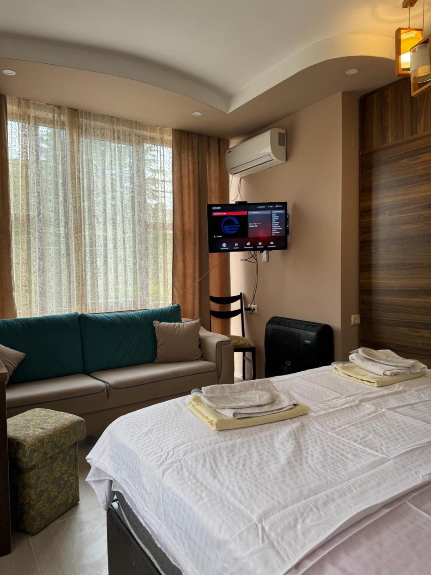Hotel Guga Kobuleti Bagian luar foto