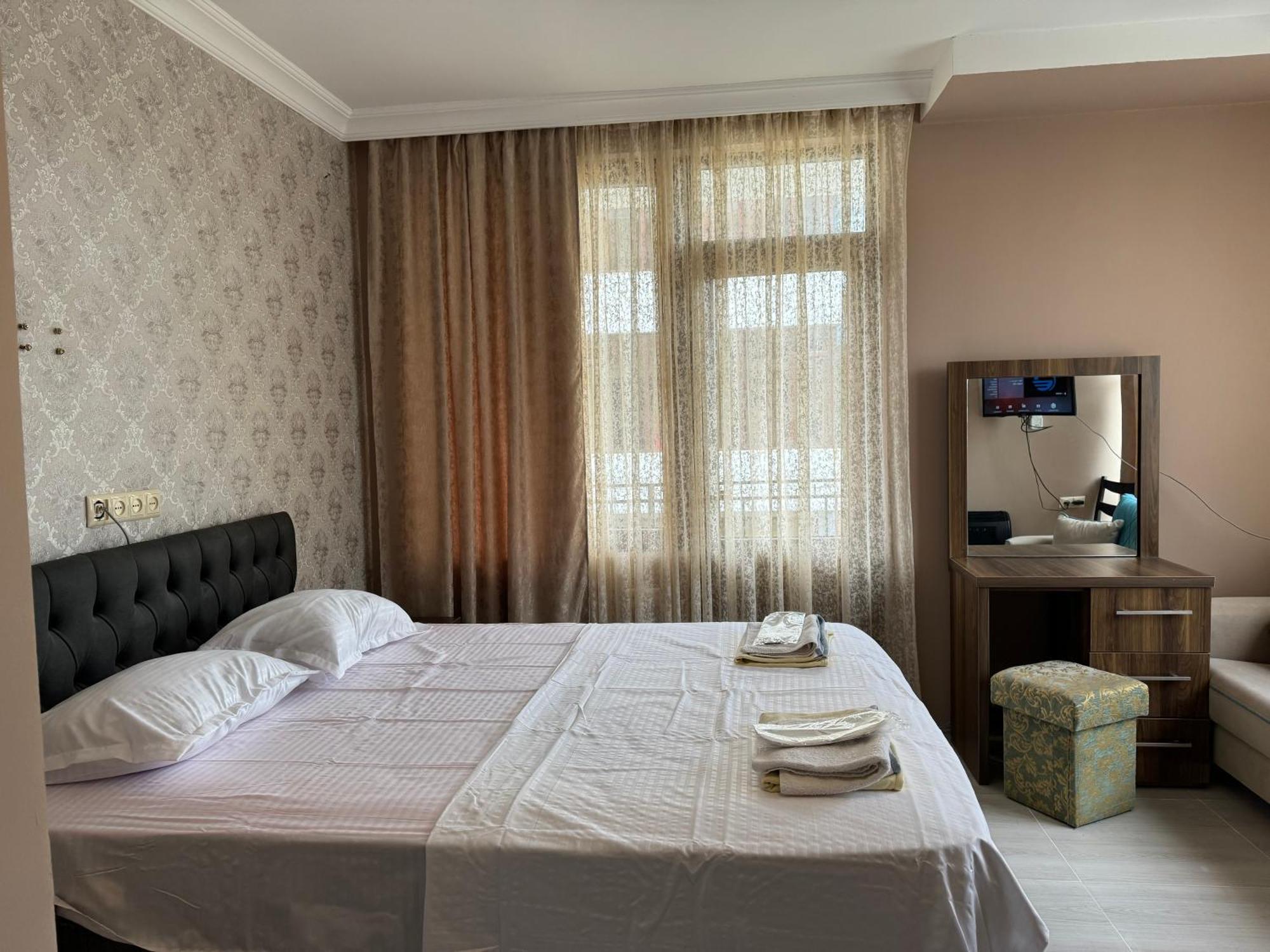 Hotel Guga Kobuleti Bagian luar foto