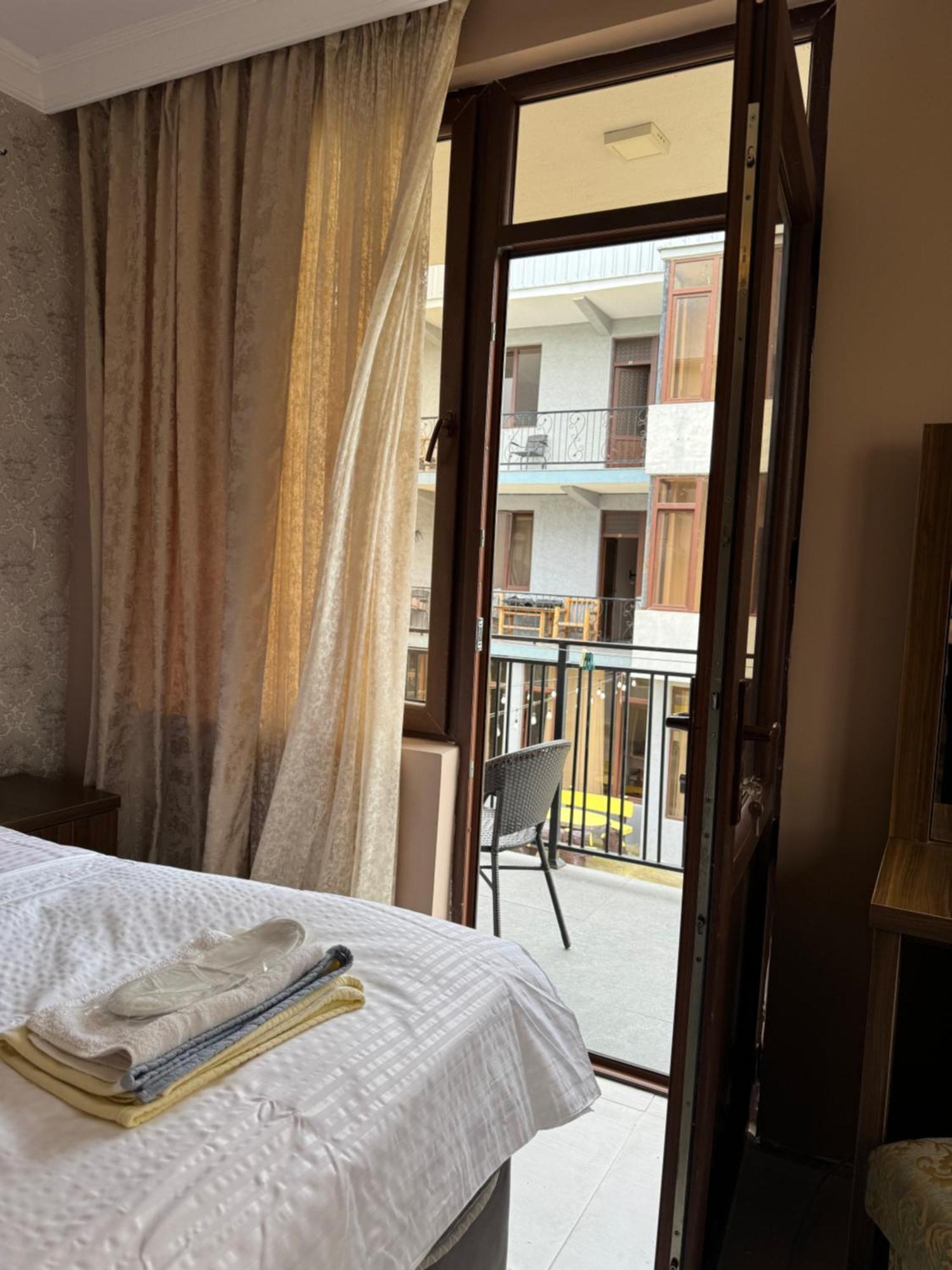 Hotel Guga Kobuleti Bagian luar foto